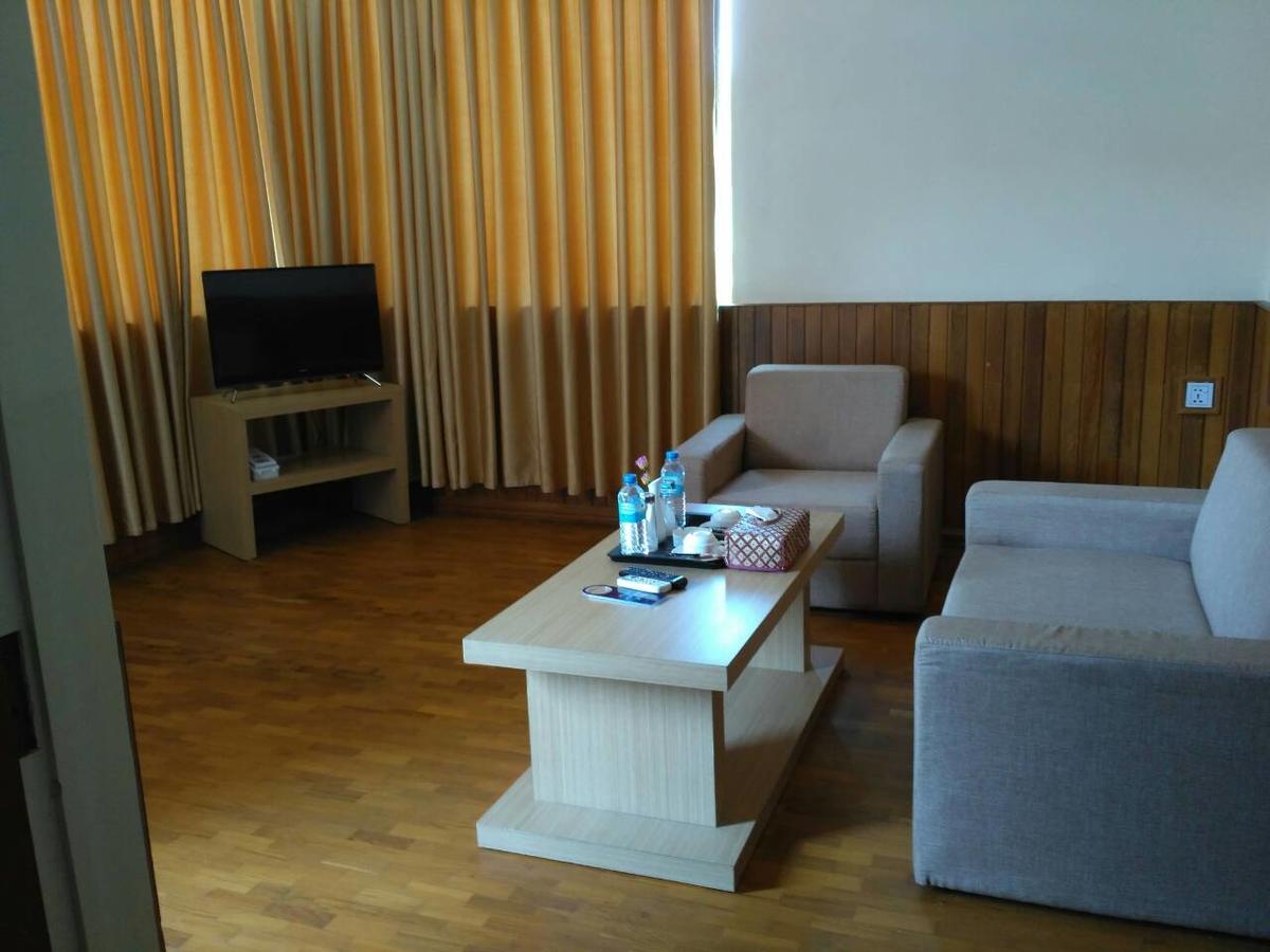 Famous Hotel Баго Экстерьер фото