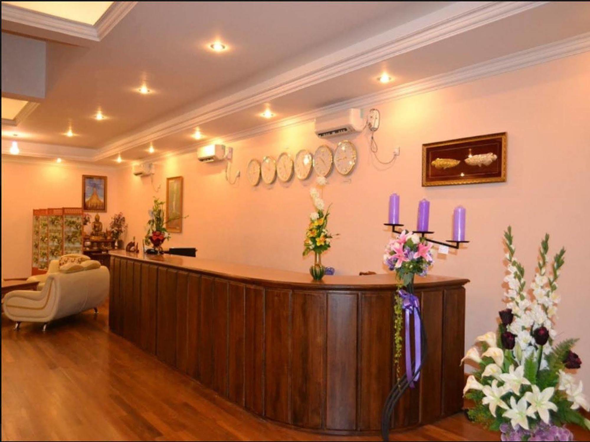 Famous Hotel Баго Экстерьер фото